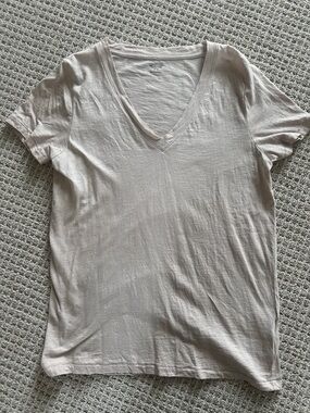 Madewell Classic V-Neck Tee in Light Beige size small